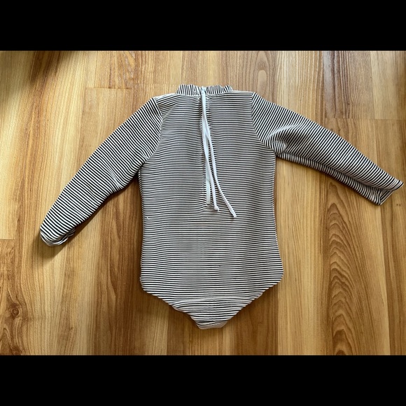 Of One Sea Girls Long Sleeve Zip Up Size 3/4 - Picture 2 of 4